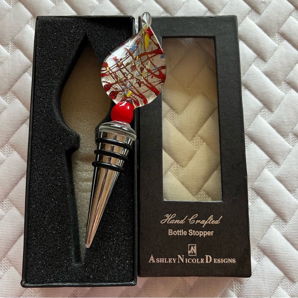 NIB Ashley Nicole Designs Art Glass Hand Crafted Wine‎ Bottle Stopper Red Silver
